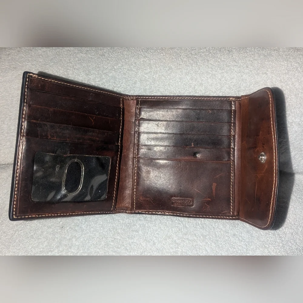 Vintage Dooney and Bourke billfold kisslock wallet